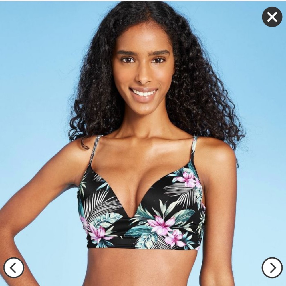 BRAND NEW bikini top!!😍